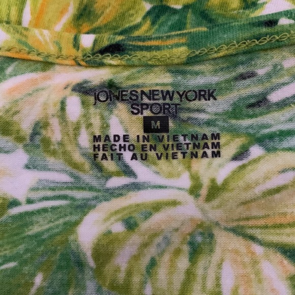 Jones New York Printed T Shirt. Medium. Sport Collection. Great Condition. - Picture 5 of 5